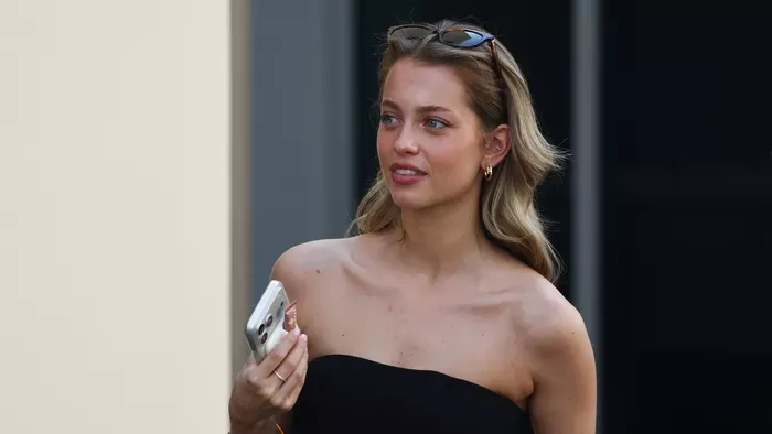 Vadító fehérneműben szexizik az F1-es barátnő