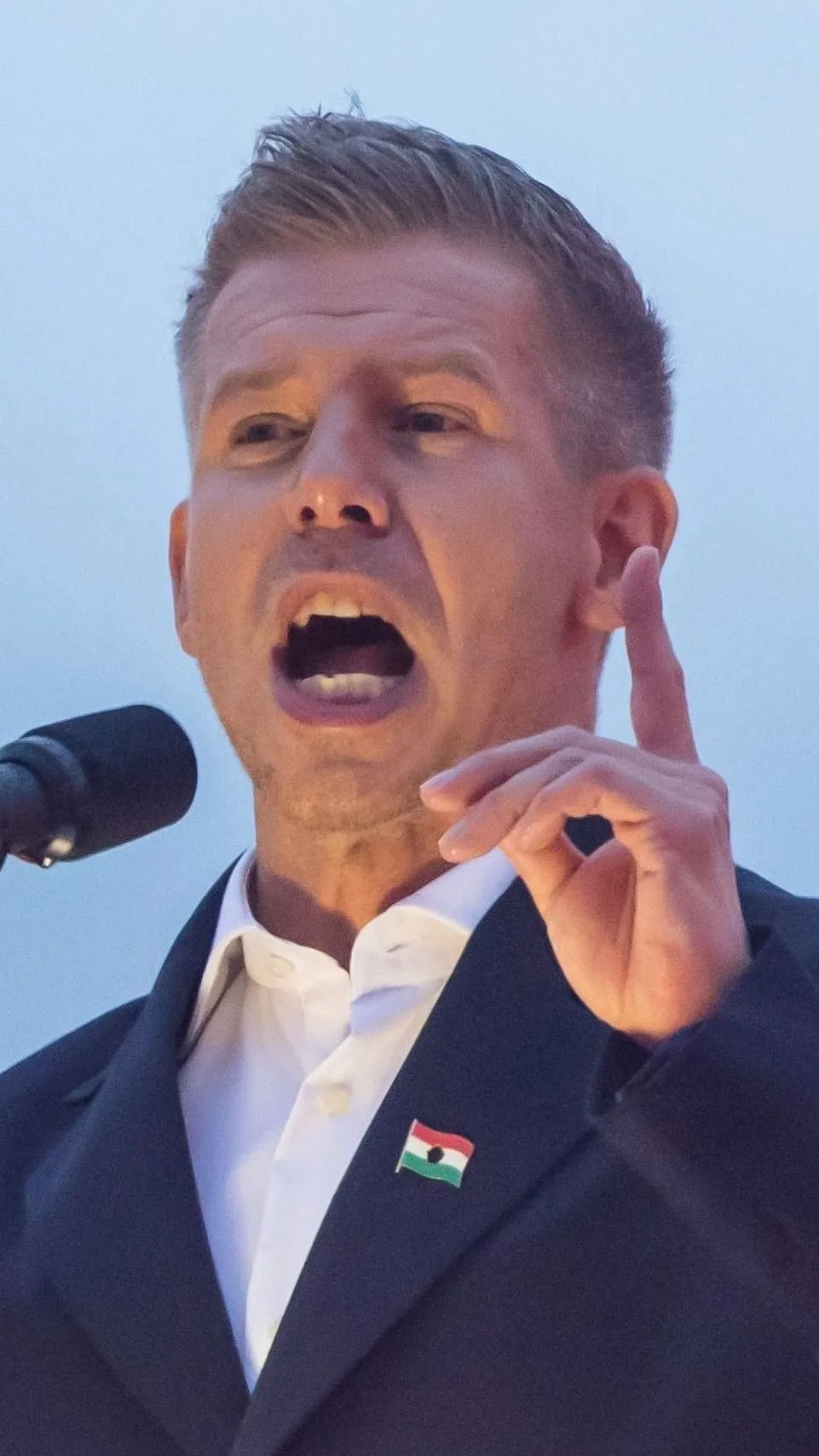 Magyar Péter be akarja tiltani a Bors című napilapot