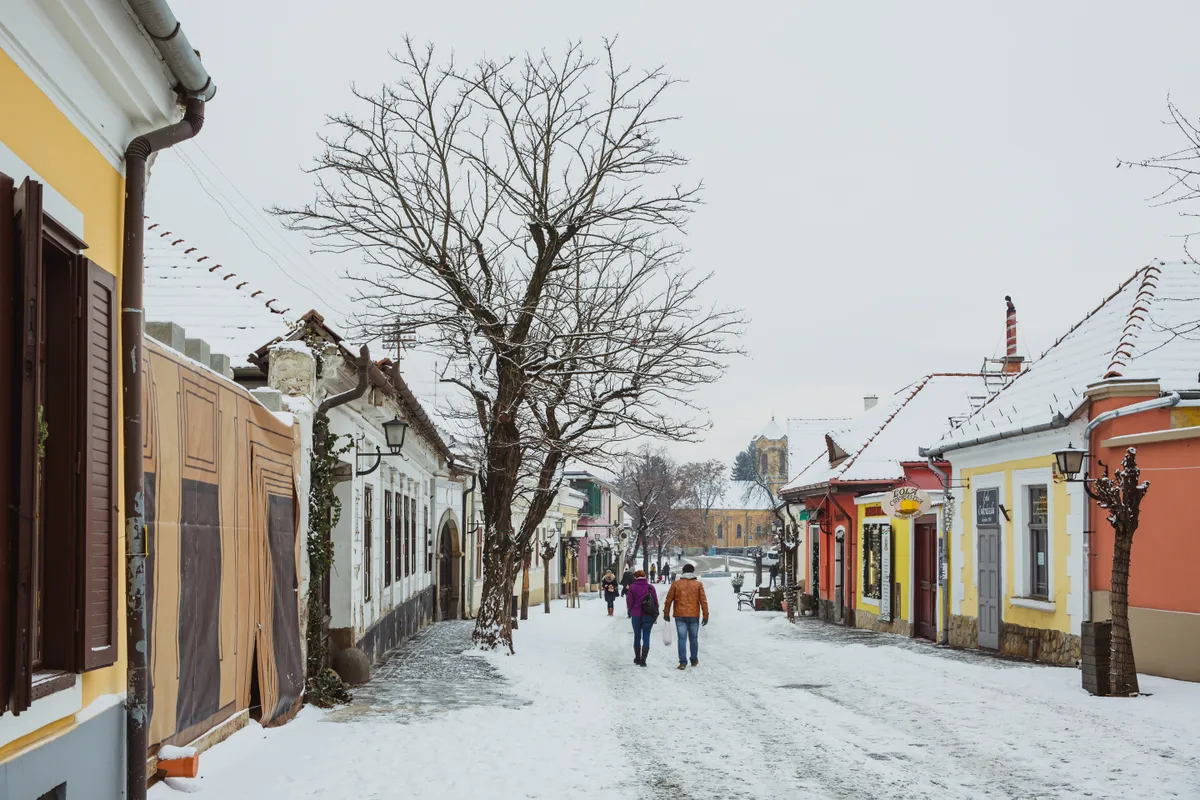 Szentendre látnivalói, havas utcái télen is csalogatnak