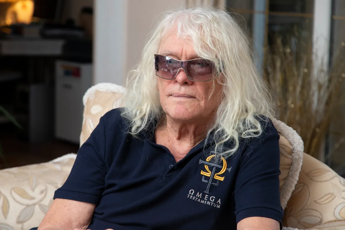 Kóbor János az Omega együttes frontembere, töltsd ki az Omega kvízünket.