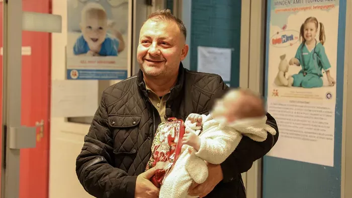 Gáspár Zsolti idén is vitt mikulás csomagokat a gyerekeknek