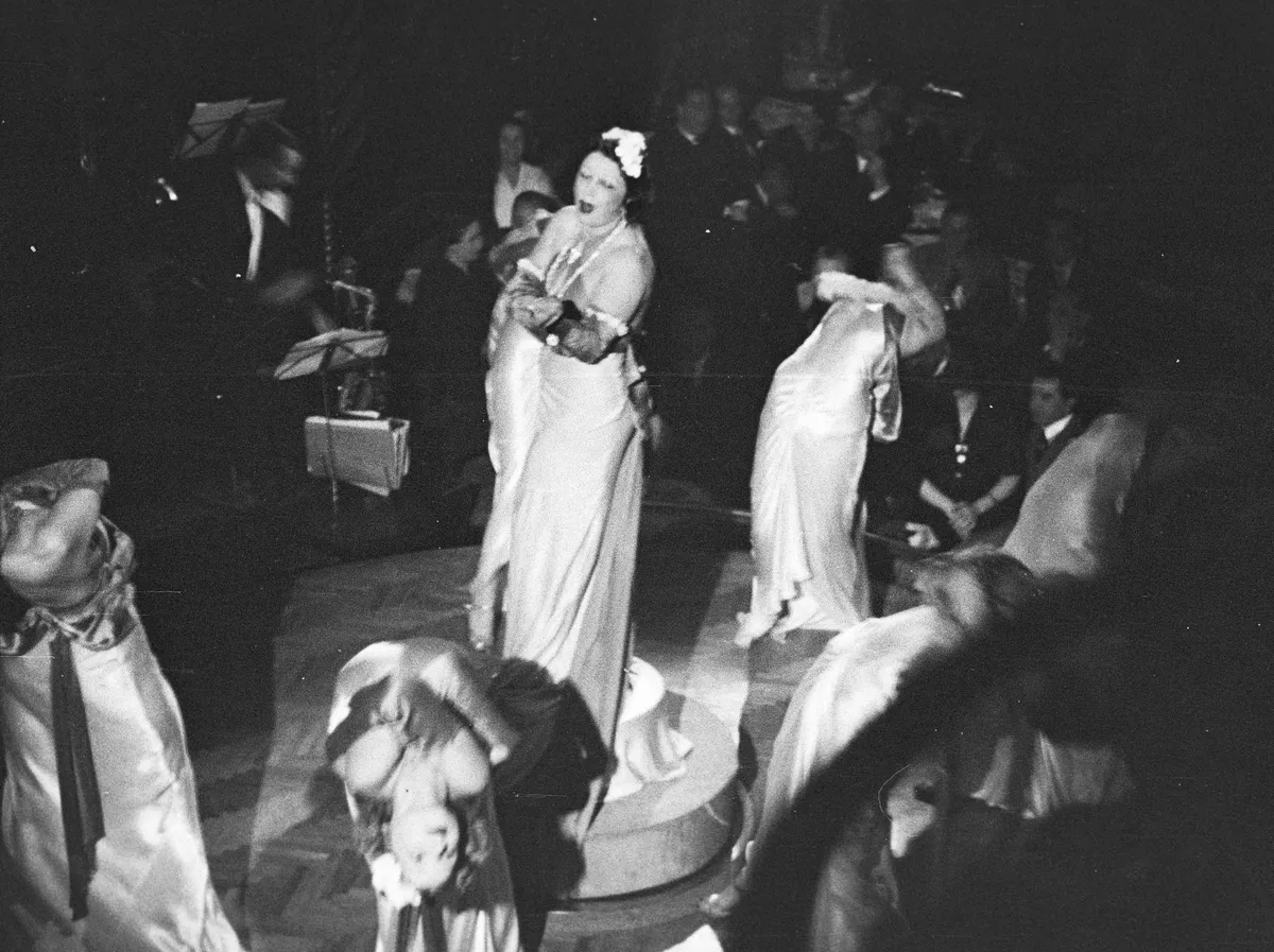 előadás az Arizona mulatóban 1937-ben.