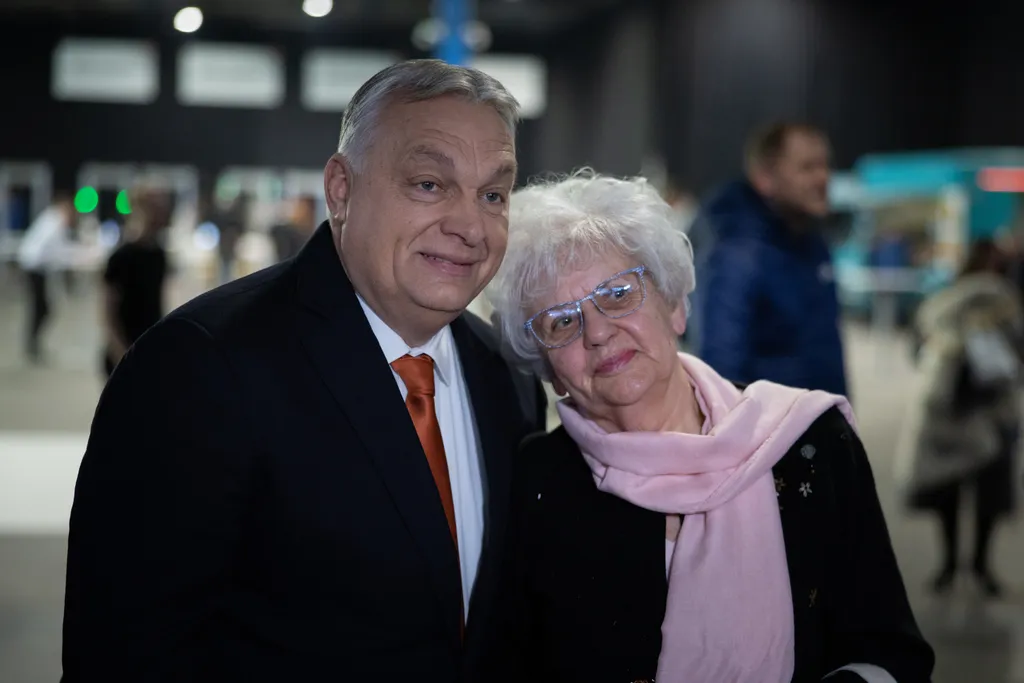 Fidesz kongresszus 2026 01 10 orbán viktor szelfi