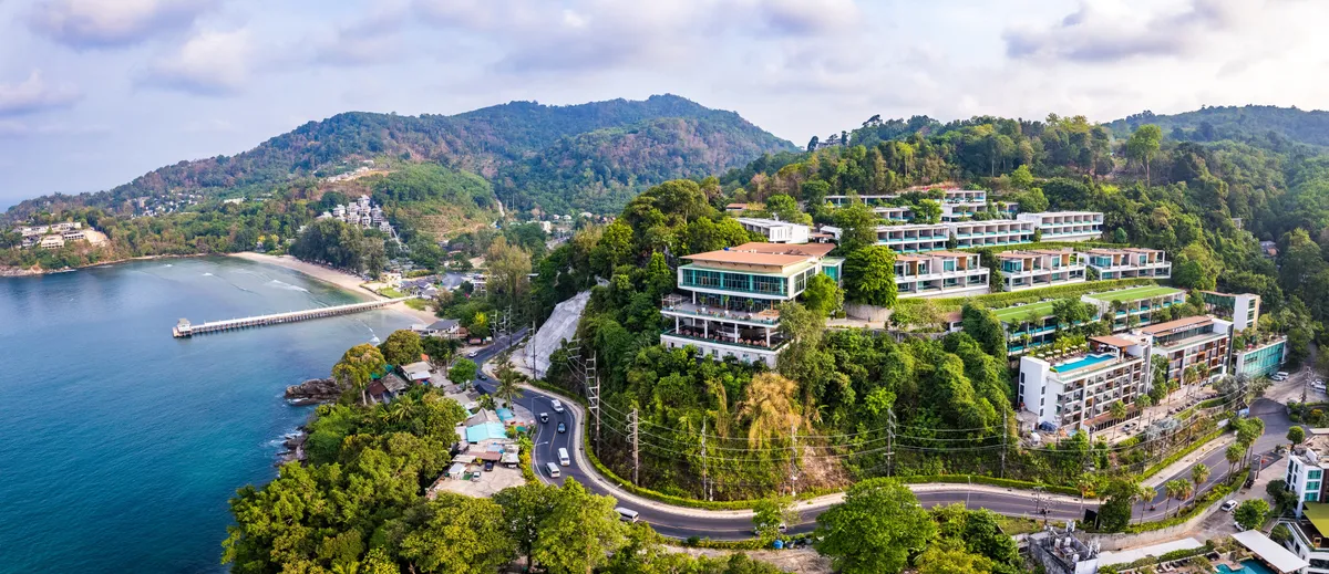 A Phuket szigetén található Patong madártávtból.