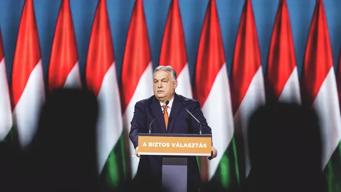 Ezt csinálta Orbán Viktor a beszéde előtt