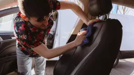 Autókárpit tisztítás házilag – Jól bevált tippek, amiktől ragyogni fog az autód belseje