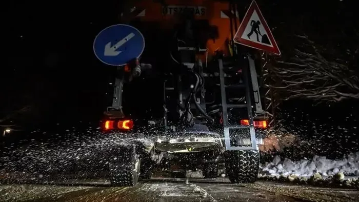 A gyorsforgalmi utak túlnyomórészt szárazak vagy sónedvesek