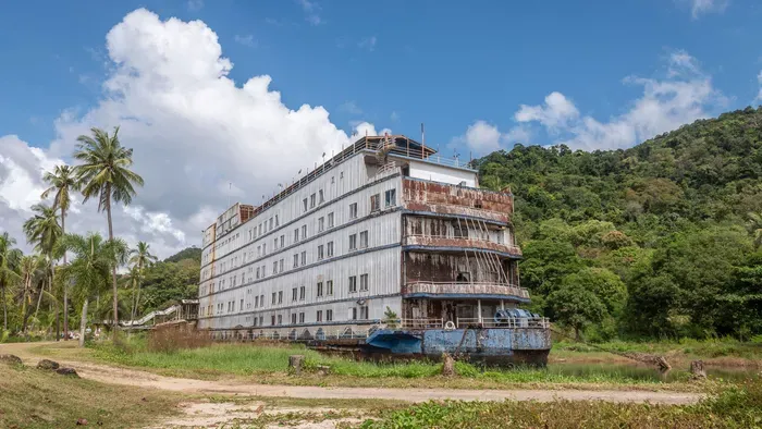 A thai kísértethajó, amelyet elnyelt a dzsungel, majd a tűz