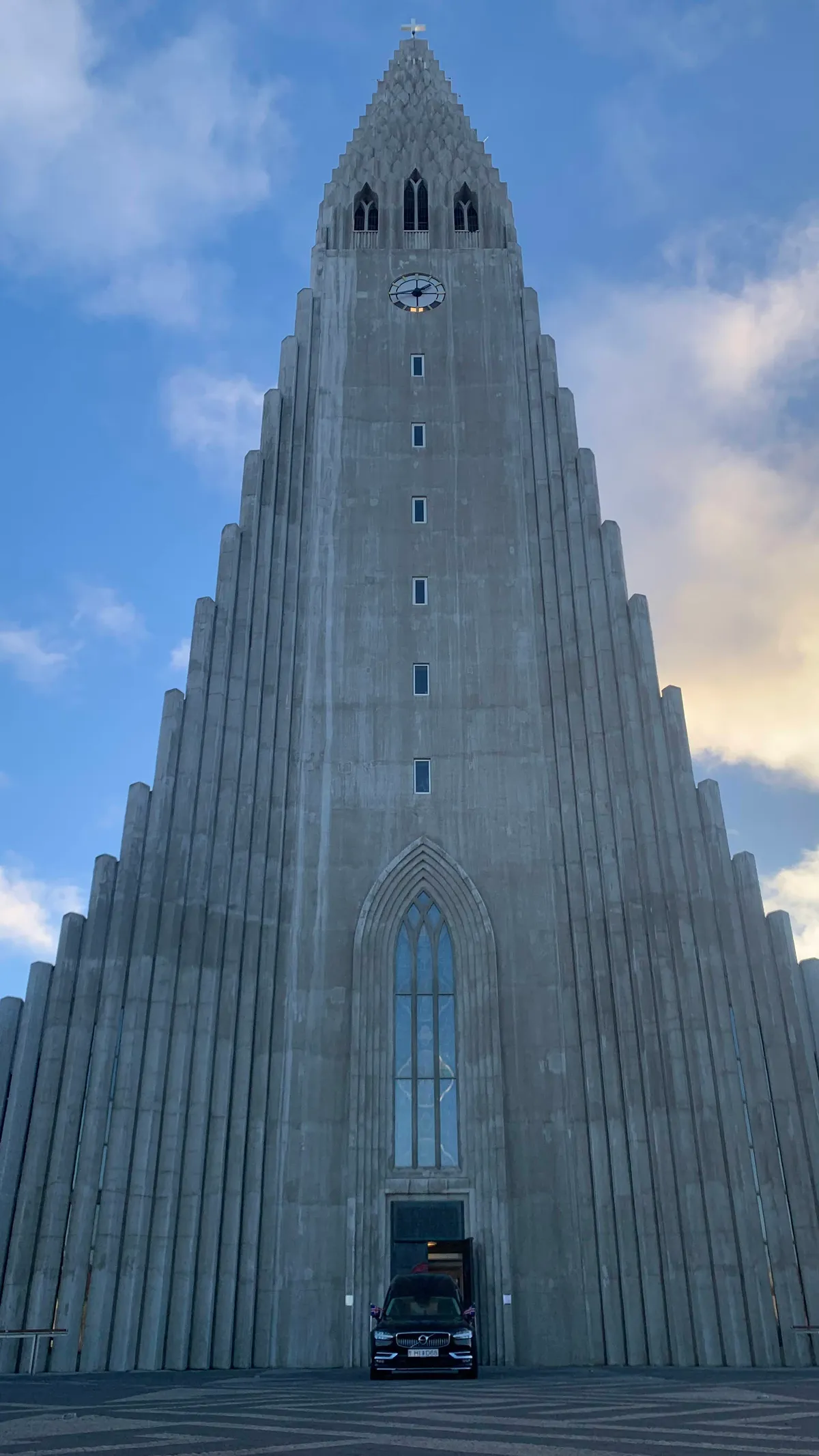 A reykjavíki katedrális elülső homlokzata.