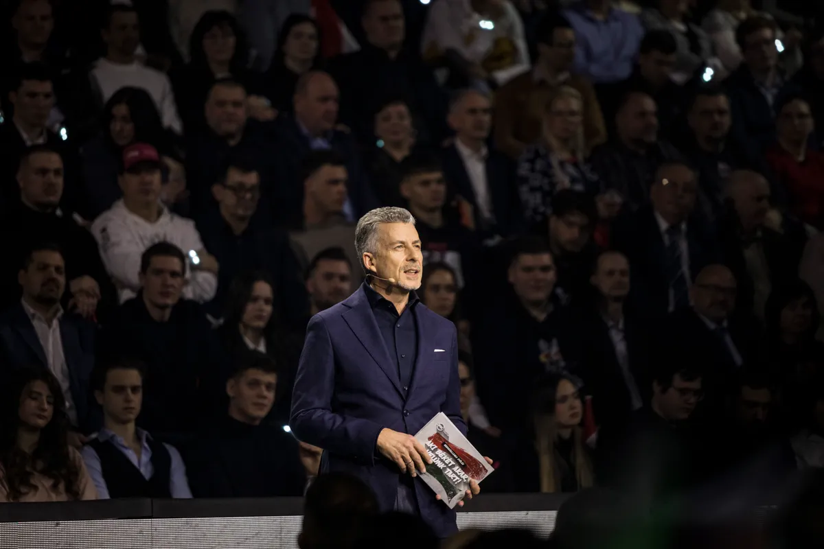 Benkő Péter videója Rákay Philip zárt csoportjában érhető el.