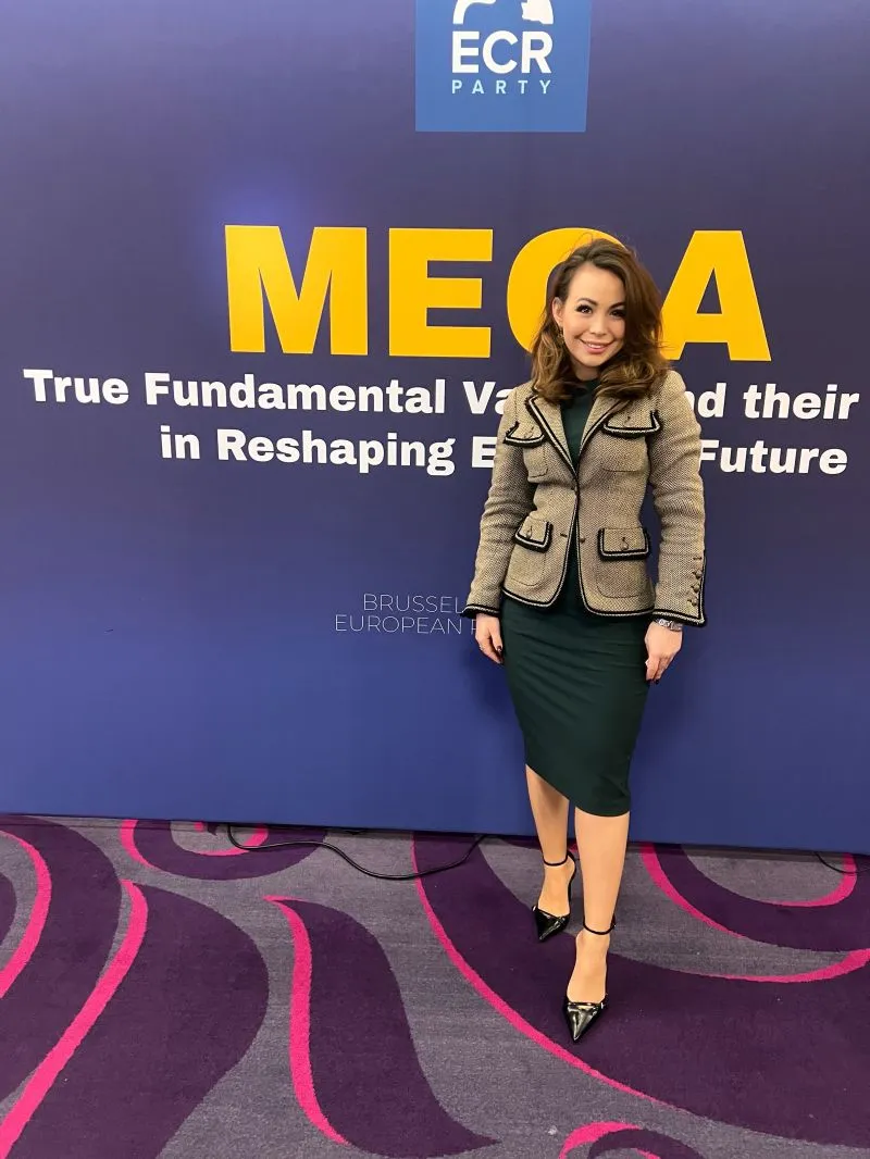 Scarlett Karoleva videója önmagáért beszél.