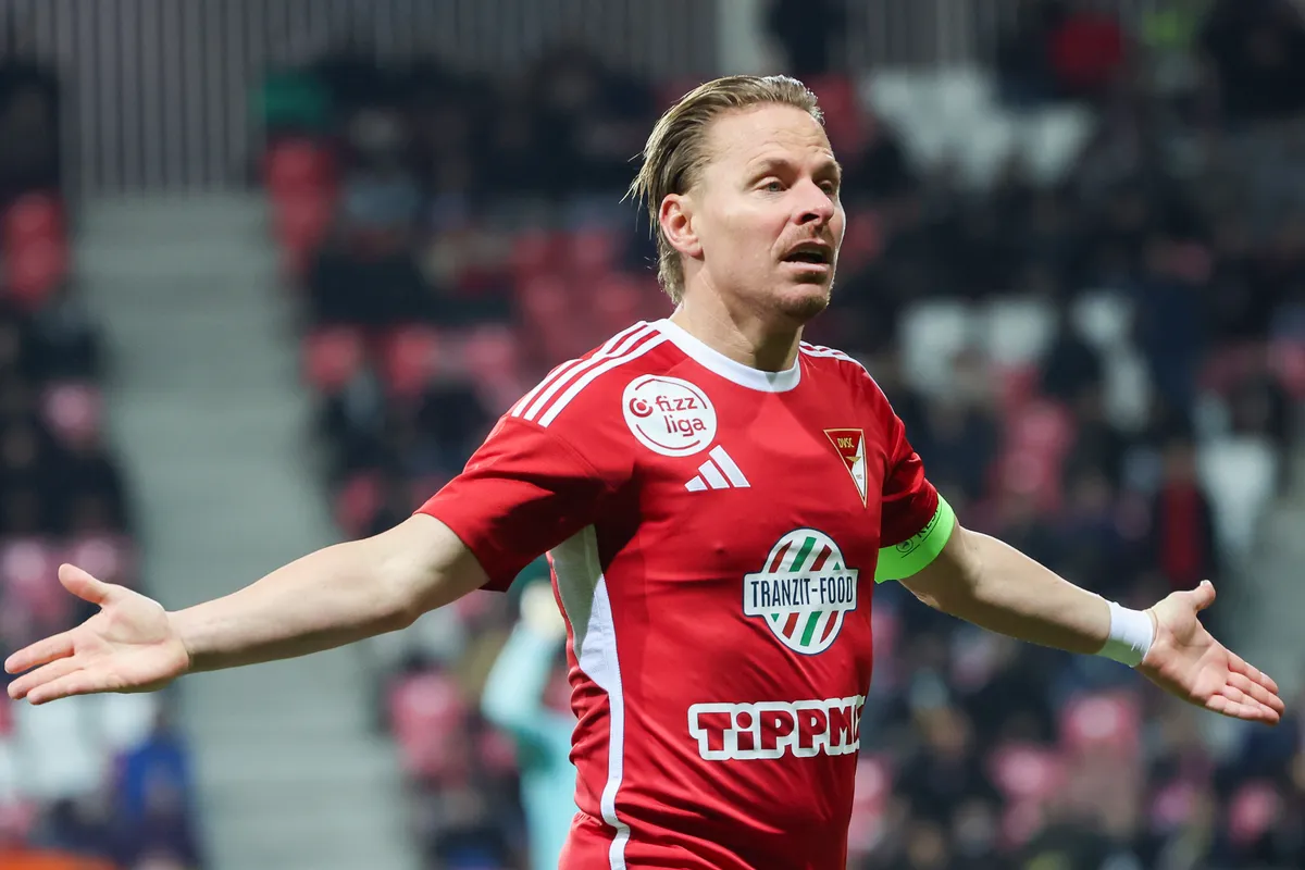 Dzsudzsák Balázs a rivális márka cipőjét választotta