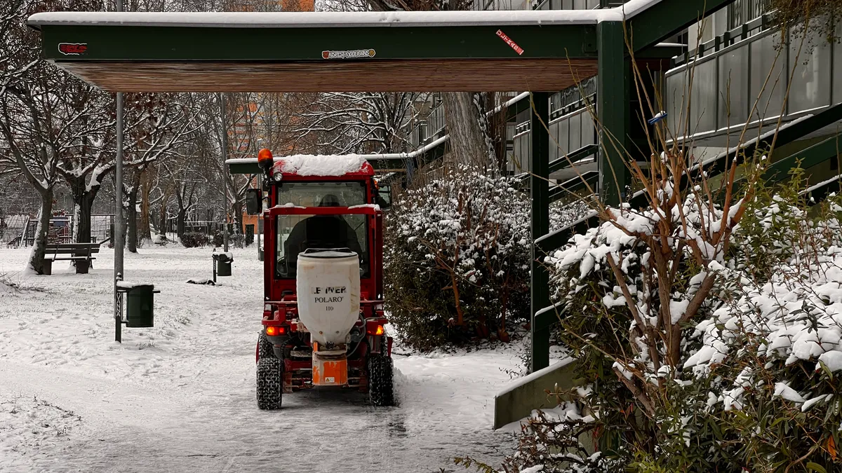 Havazás/ Hókotrás/
2026.01.06
Budapest