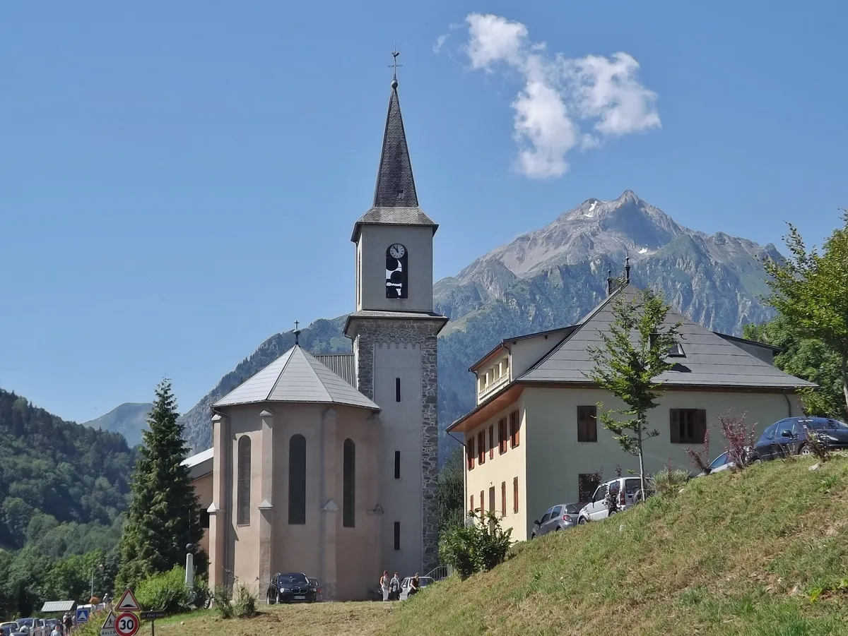 A Szent Kolumbán-templom Saint-Colomban-des-Villards faluban.