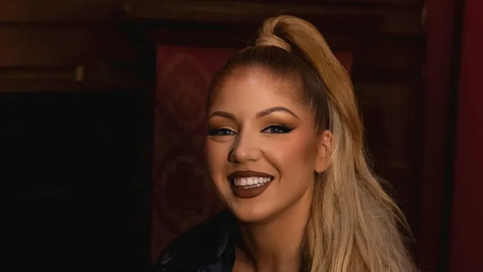 Pinkben jön a kísértés – Tolvai Reni új fotója elképesztő