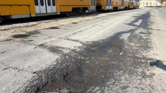 Fordítsuk a megmaradt 2,4 milliárdot útfelújításokra!