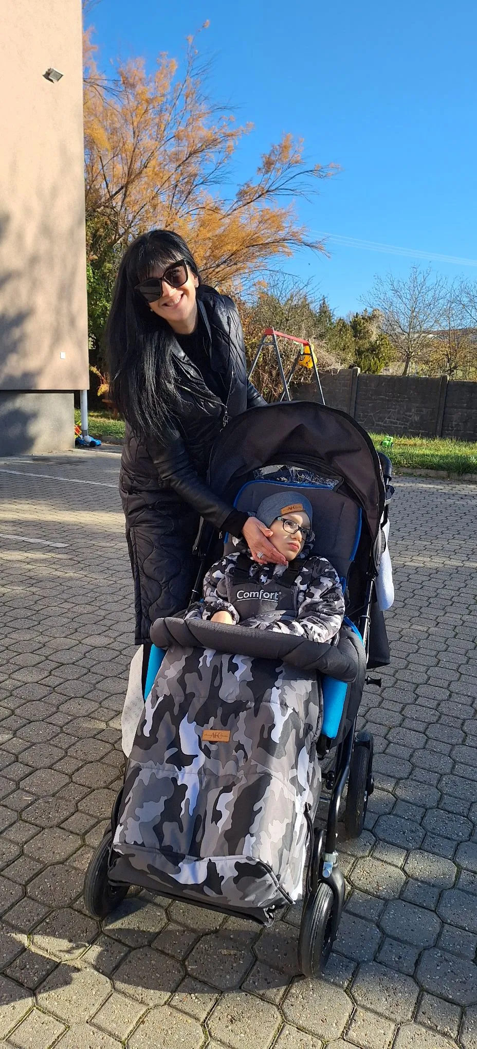 Alexander és anyukája nyitottak új barátságokra