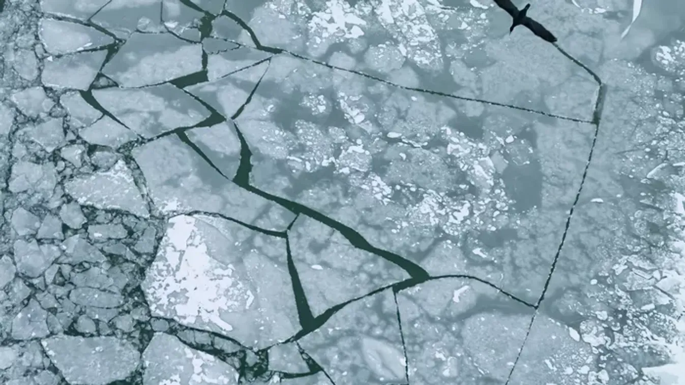 Két lány alatt beszakadt az Ipoly jege - jelentette az Operatív Törzs