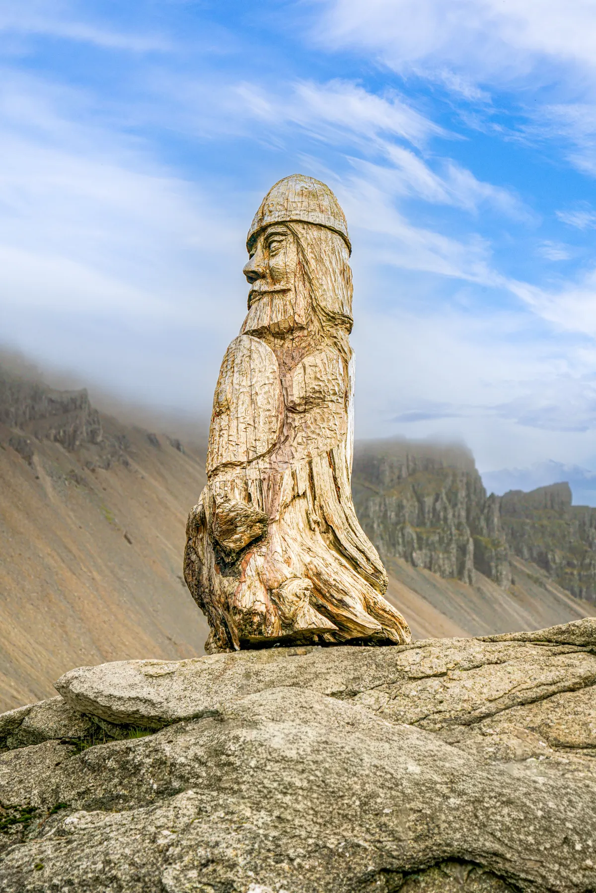 fából készült viking szobor Izlandon.