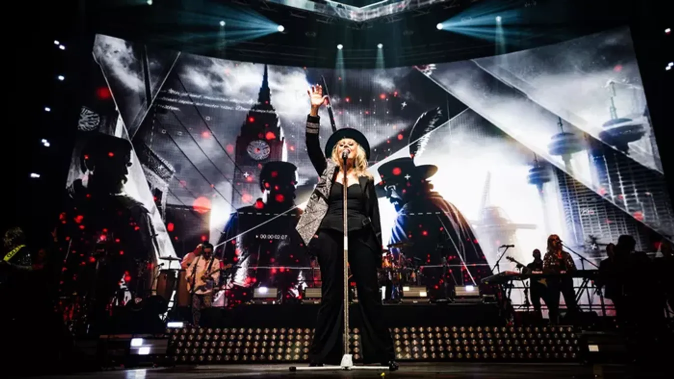 „Óriási teher volt a vállán” – Csepregi Éva fiával lépett színpadra a Neoton nagykoncertjén