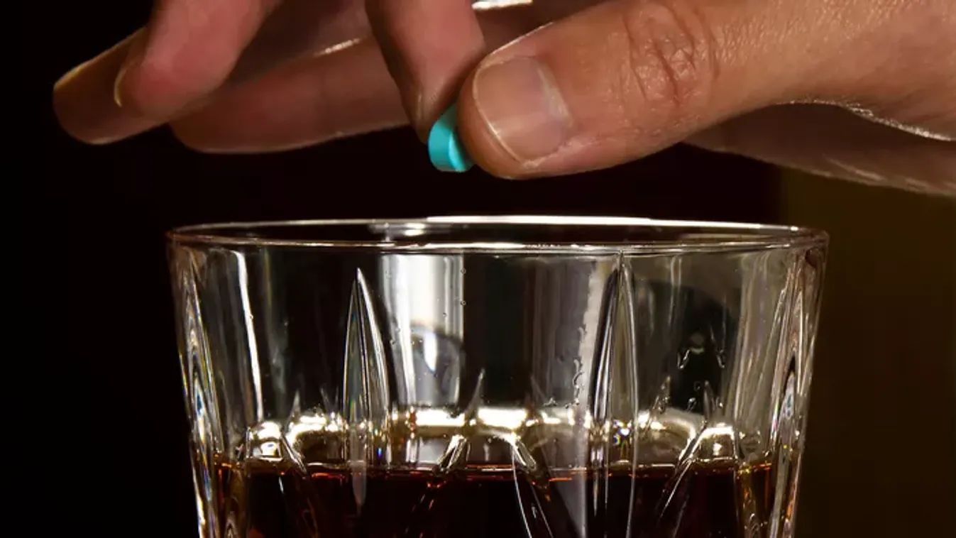 „Komoly agykárosodást is okozhat” – A háziorvos 5 szabálya, hogy ne kerüljön drog az italodba a szórakozóhelyen