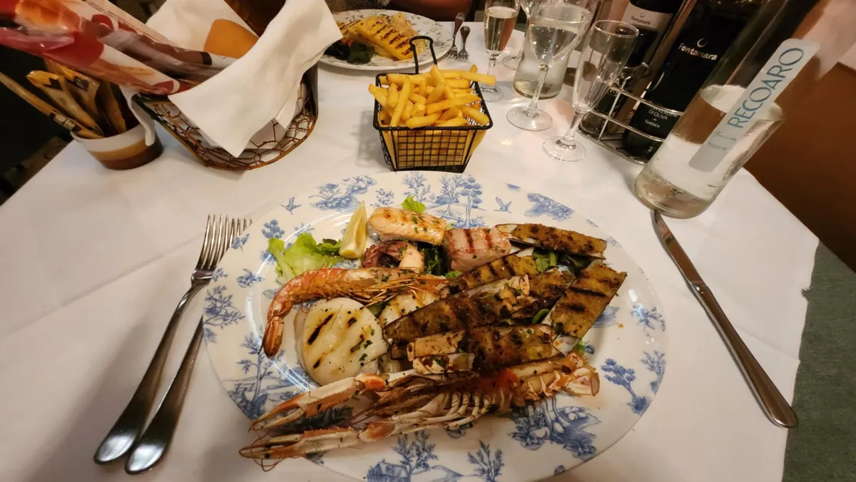 olasz gasztronómai a tányéron, tenger gyümölcsei. 