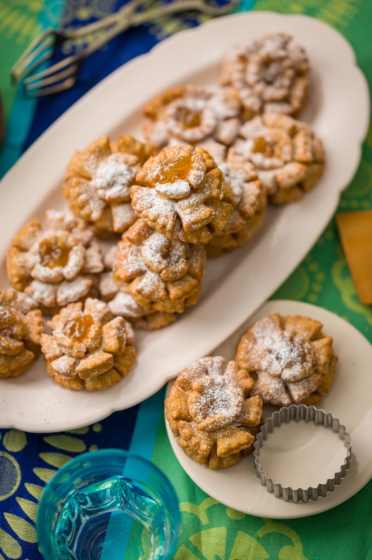 A különleges farsangi fánk receptek közé tartozik a rózsafánk is.