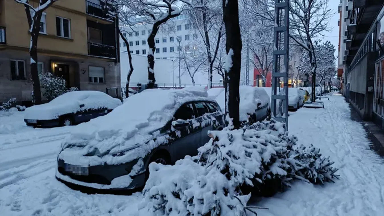 A hóhelyzetről tartott rendkívüli sajtótájékoztatót az Operatív Törzs, elrendelték a vörös kódot