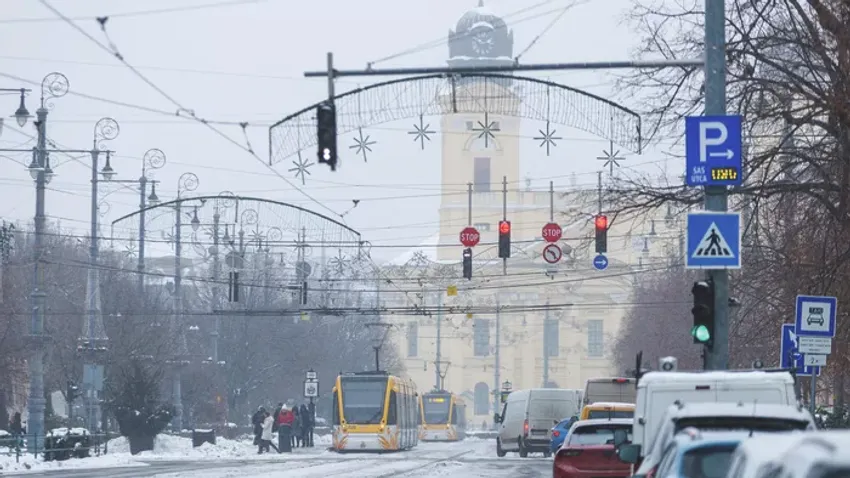 Budapest elesett a hó és az ónos eső miatt, vidéken jobb a helyzet