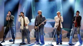 Nagy retró kvíz – Kazettás magnó és poszterek: felismered a 90-es évek fiúbandáinak ikonikus slágereit?