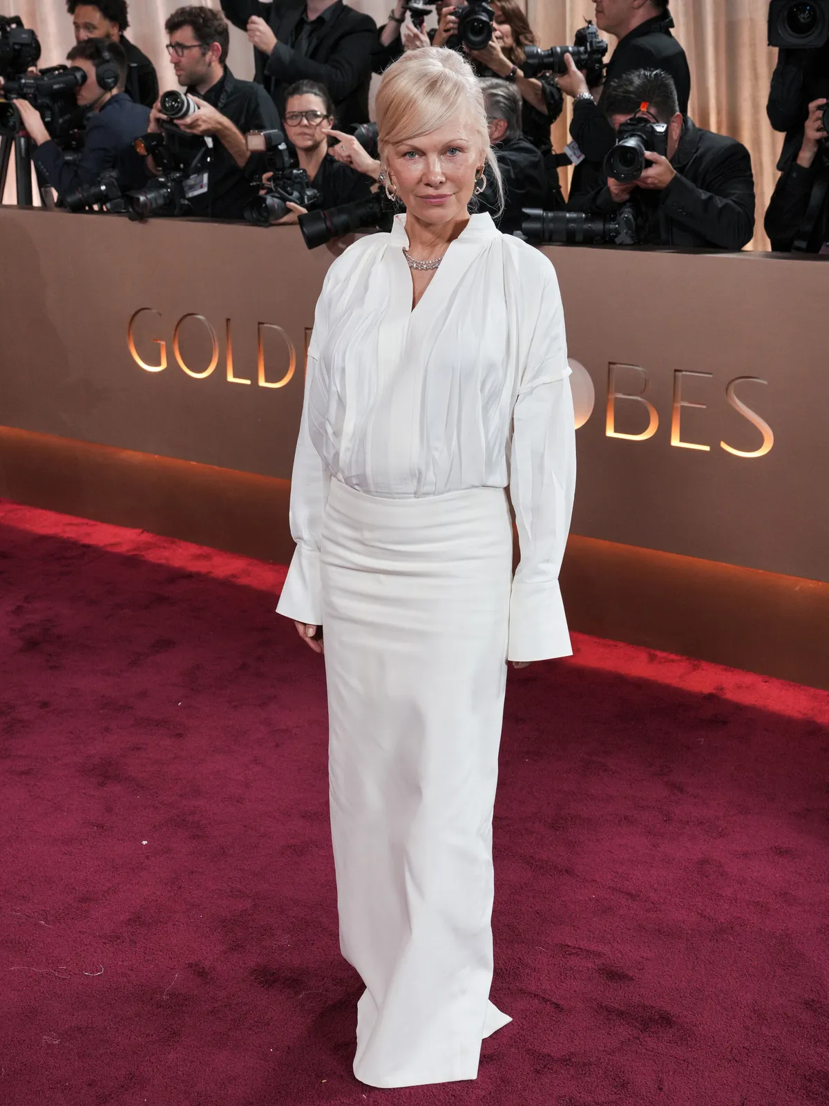 Pamela Anderson a Golden Globe 2026 gálán kijelentette, hogy mégsem veszi fel nagyapja nevét