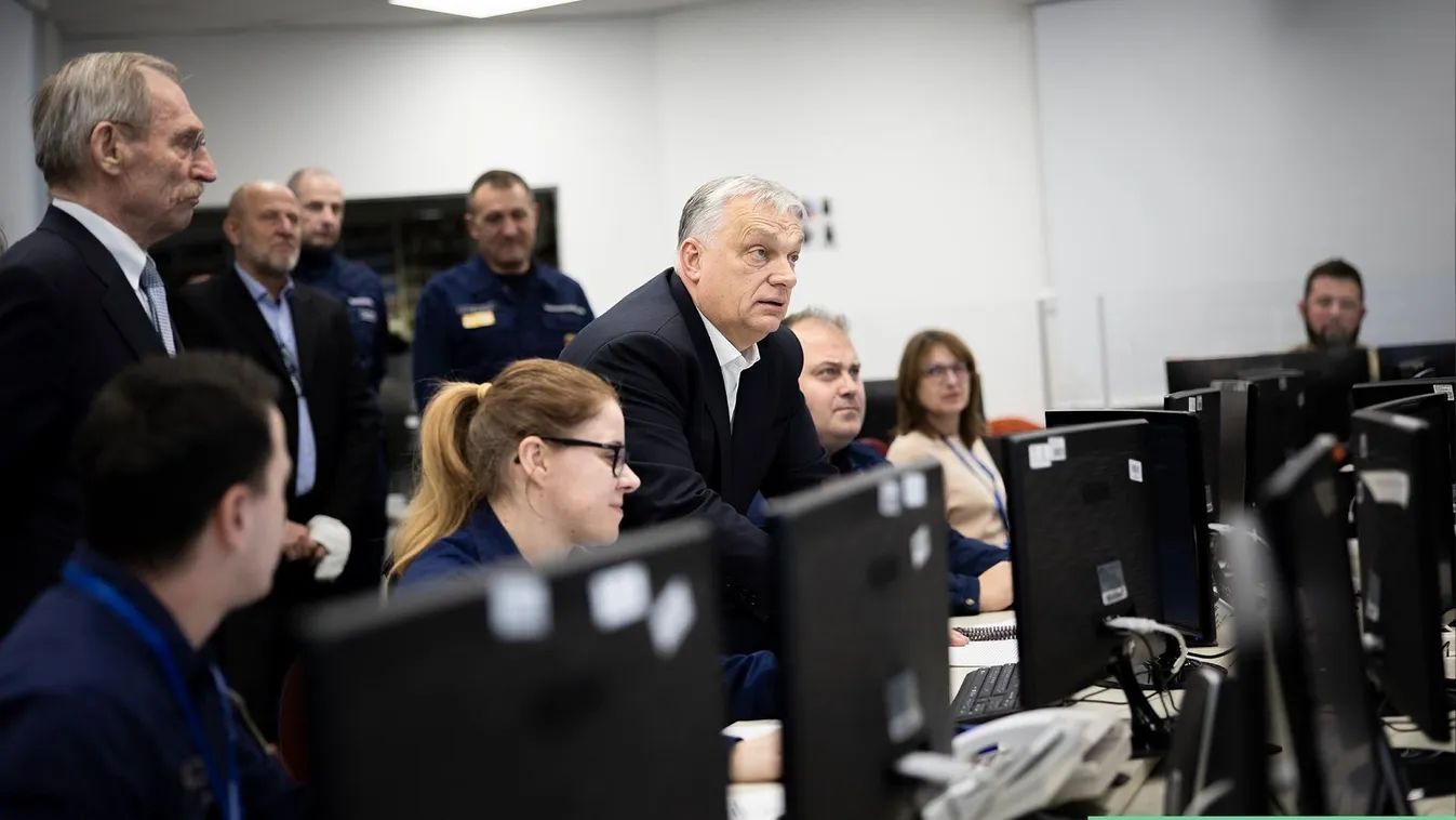 „A védekezés szíve közepe: innen irányítjuk a hóhelyzet kezelését” – eddig nem látott fotókat mutatott Orbán Viktor az Operatív Törzsről