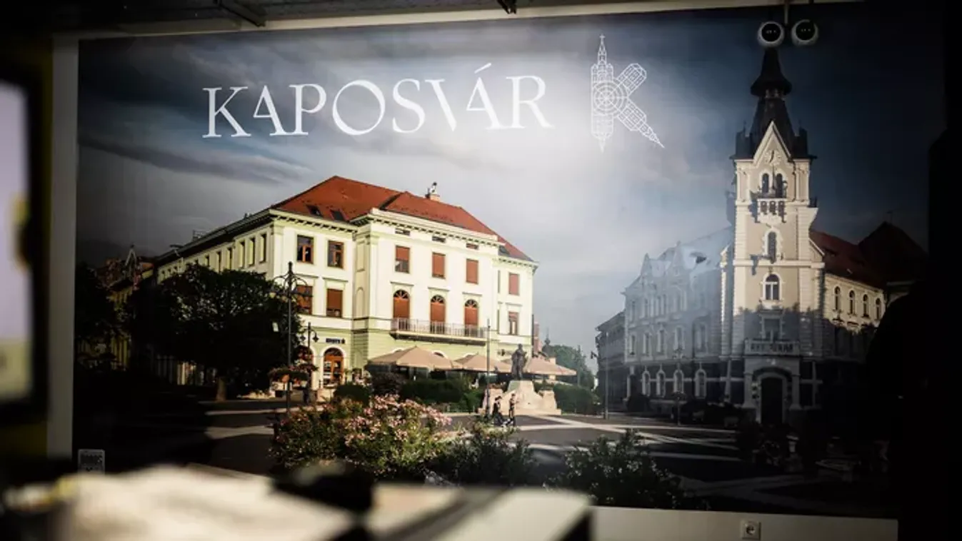 „A német politikai elit odadobná a fiatalokat Zelenszkij Ukrajnájáért” – rengeteg fiatal vett részt a kaposvári Háborúellenes Gyűlésen