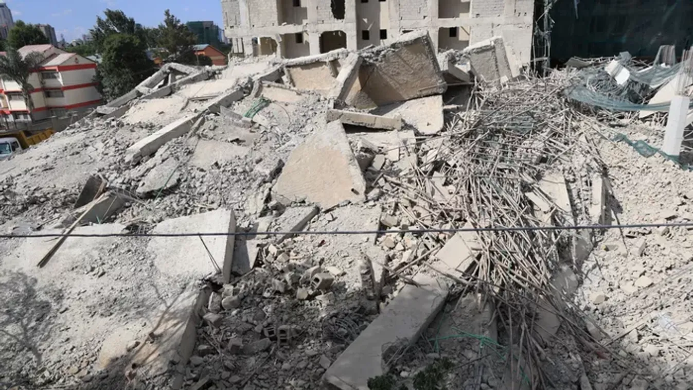 Összeomlott egy épület, a romok alól, telefonon kért segítséget az egyik áldozat