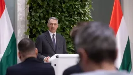 Közlekedésinfó Lázár Jánossal: Az utasok kevesebbet fizetnek, a MÁV-osok többet keresnek!