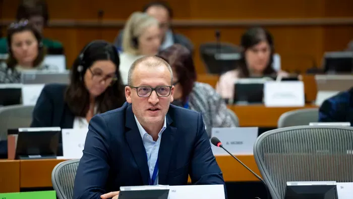 Kemény üzenet Tarr Zoltánnak: "küldd át a saját fizetésed Ukrajnának"