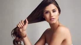 Több haj maradt a fésűben, mint kellene? Ez a házi hajhullás elleni elixír lehet a megoldás