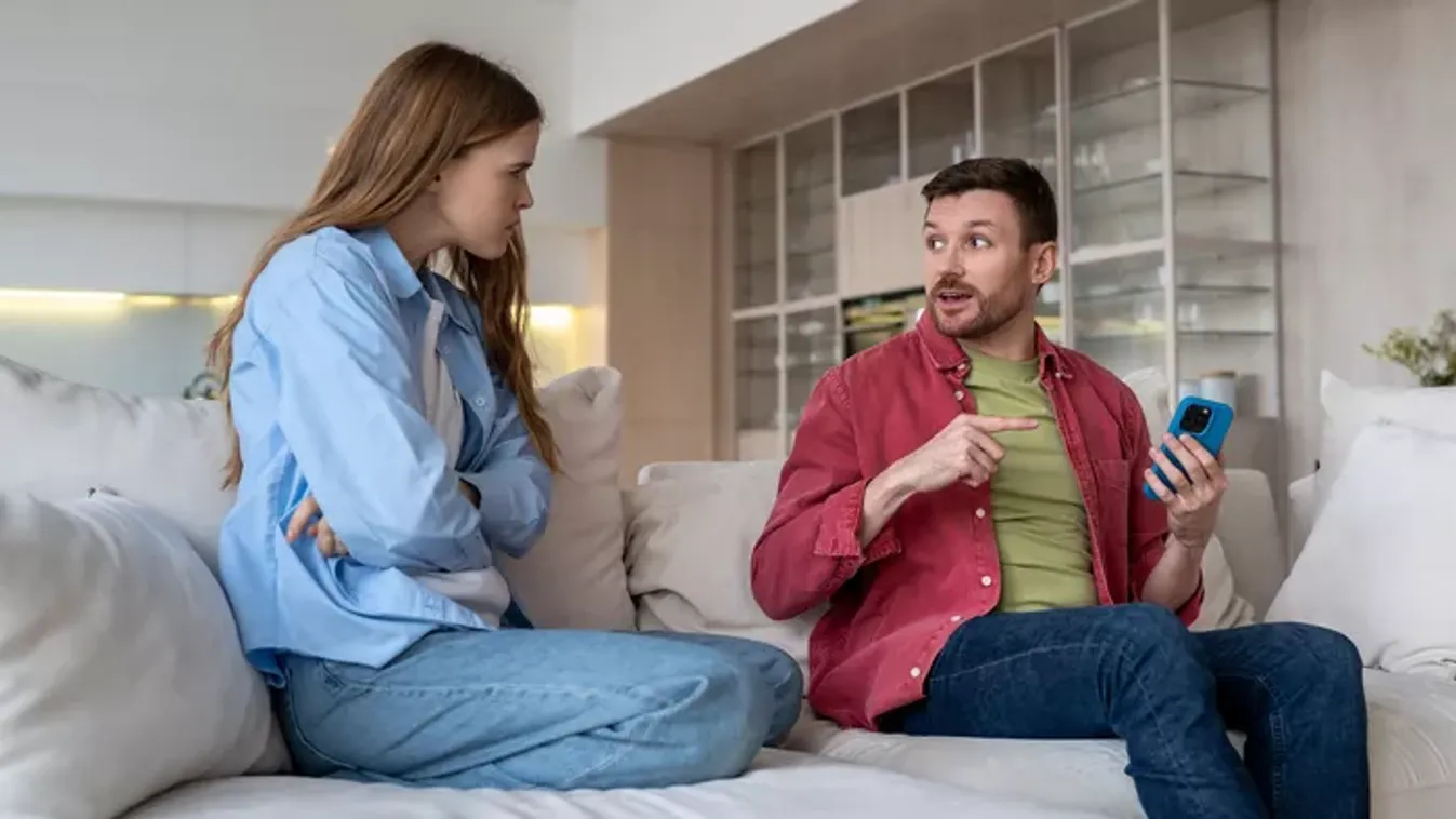 "A barátnőm betegesen féltékeny: folyamatosan azzal vádol, hogy megcsalom őt!"