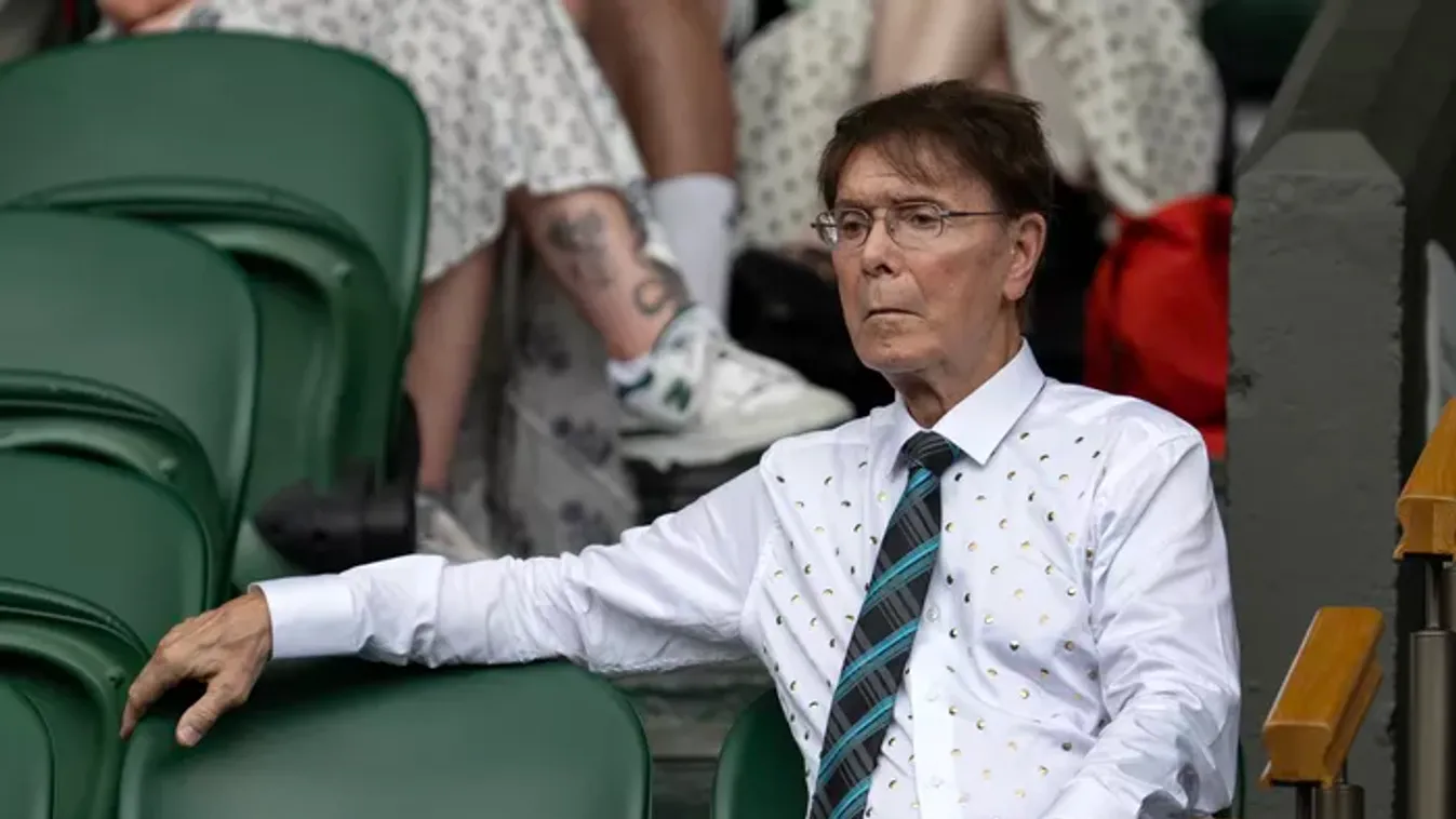 Egy éven át titkolta a rákbetegségét Sir Cliff Richard
