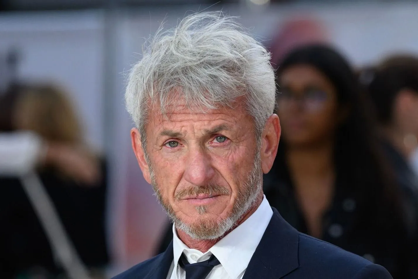 Sean Penn barátnője 35 évvel fiatalabb a színésznél