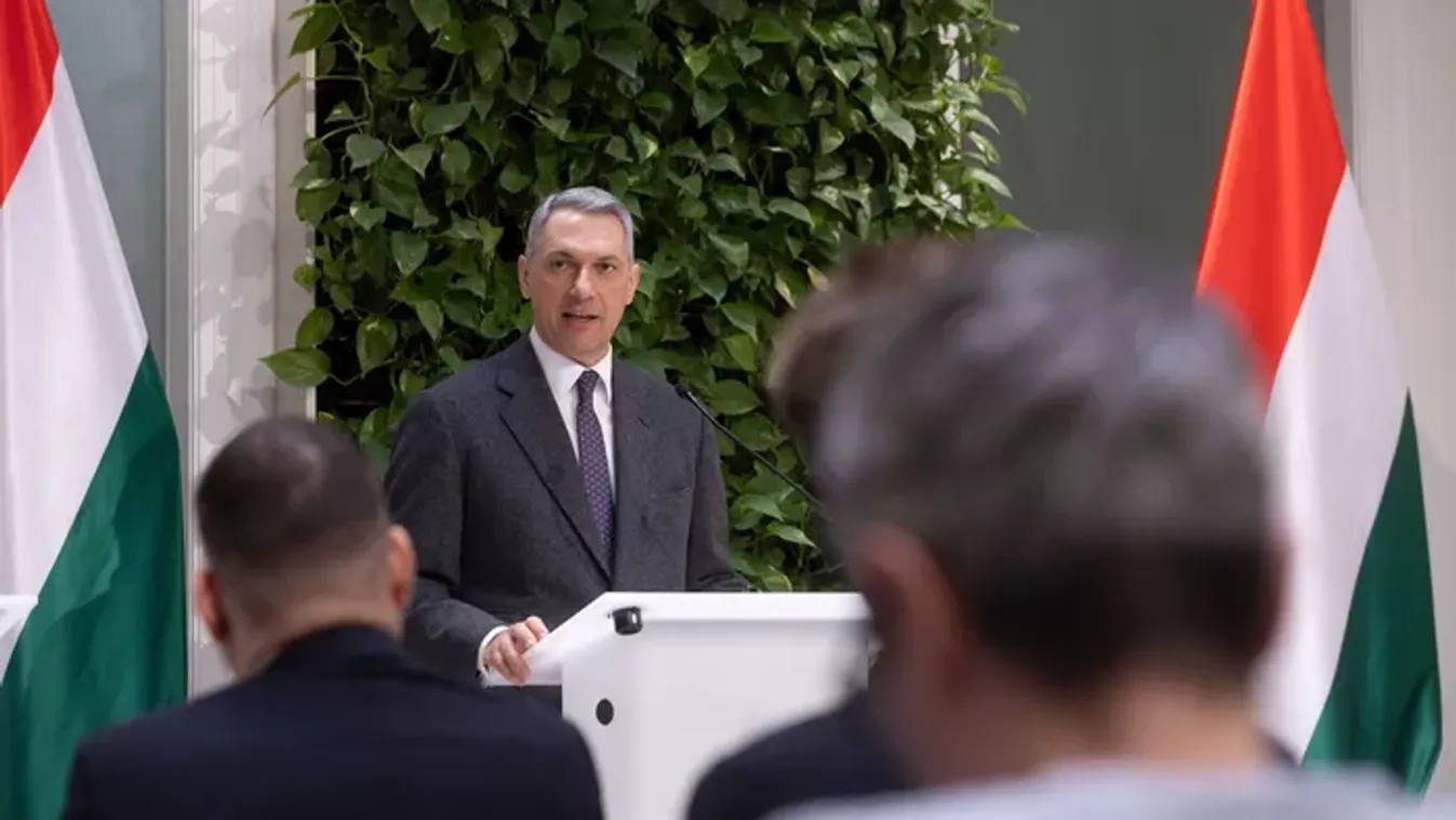 Közlekedésinfó Lázár Jánossal: Az utasok kevesebbet fizetnek, a MÁV-osok többet keresnek!