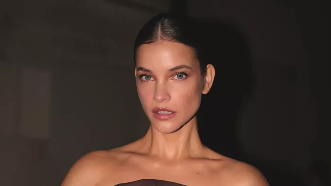 Vadítóan szexi, váratlanul szétnyílt Palvin Barbi felsője