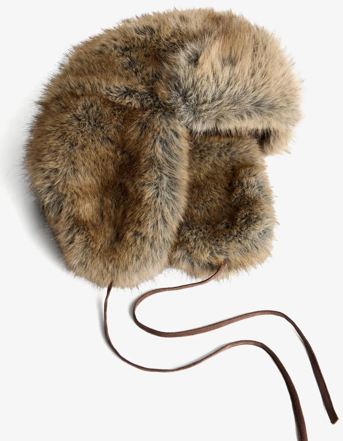 Téli kiegészítő: megkötős sapka.