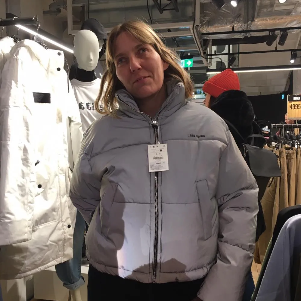 Karina részleges vaksággal dolgozott évtizedekig