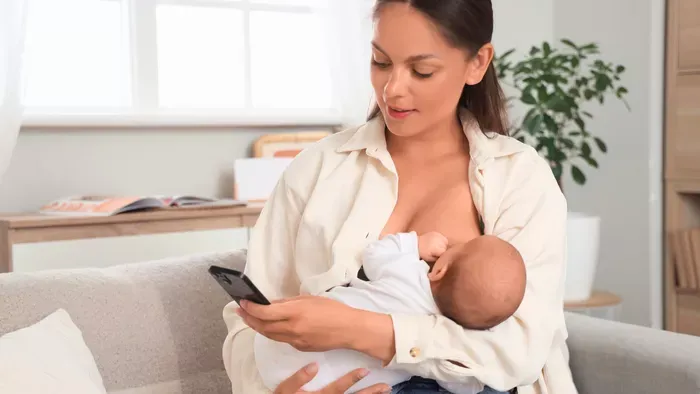 Szoptatás alatt mobilozol? Kiderült, mekkora kárt okozol vele valójában!