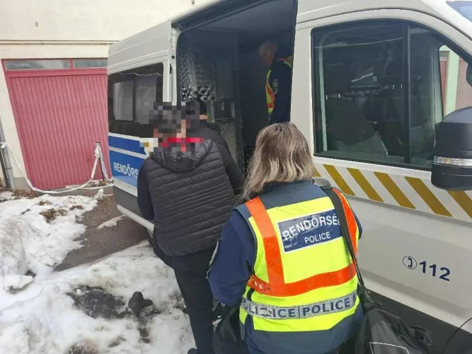 Egymás után kapták el a körözött személyeket a rendőrök.