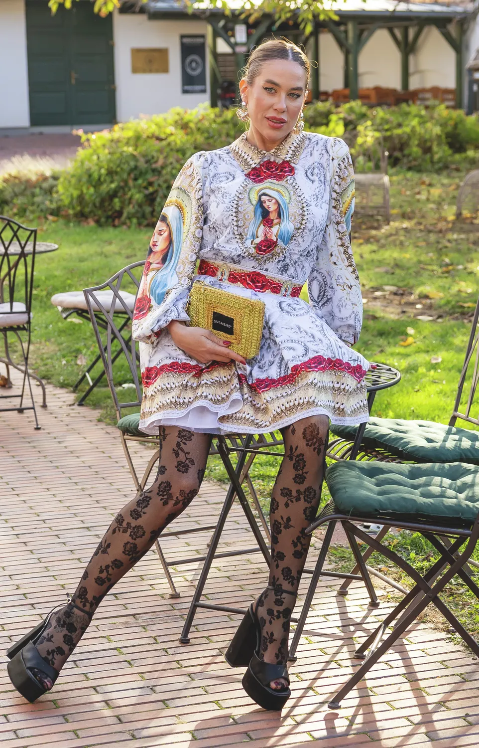 Takács Zsuzska törött lábbal edz