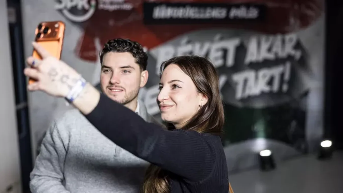 „Most nagyon válságos helyzet van” – nemet mondanak a háborúra és a baloldalra a magyar fiatalok