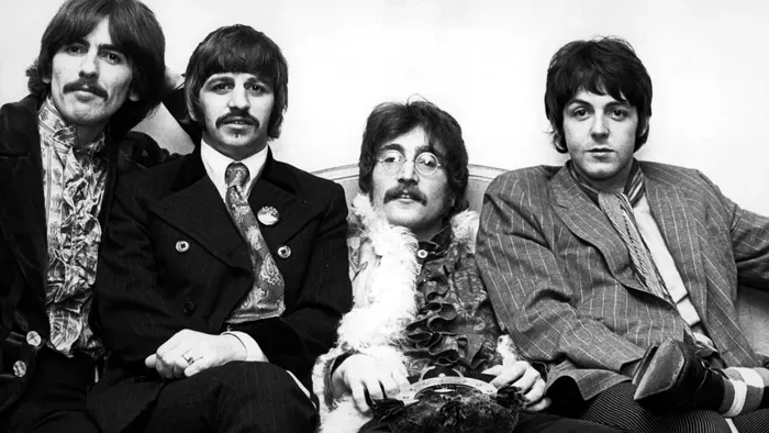 Szinte azonosak a Beatles-film sztárjai a poplegendákkal