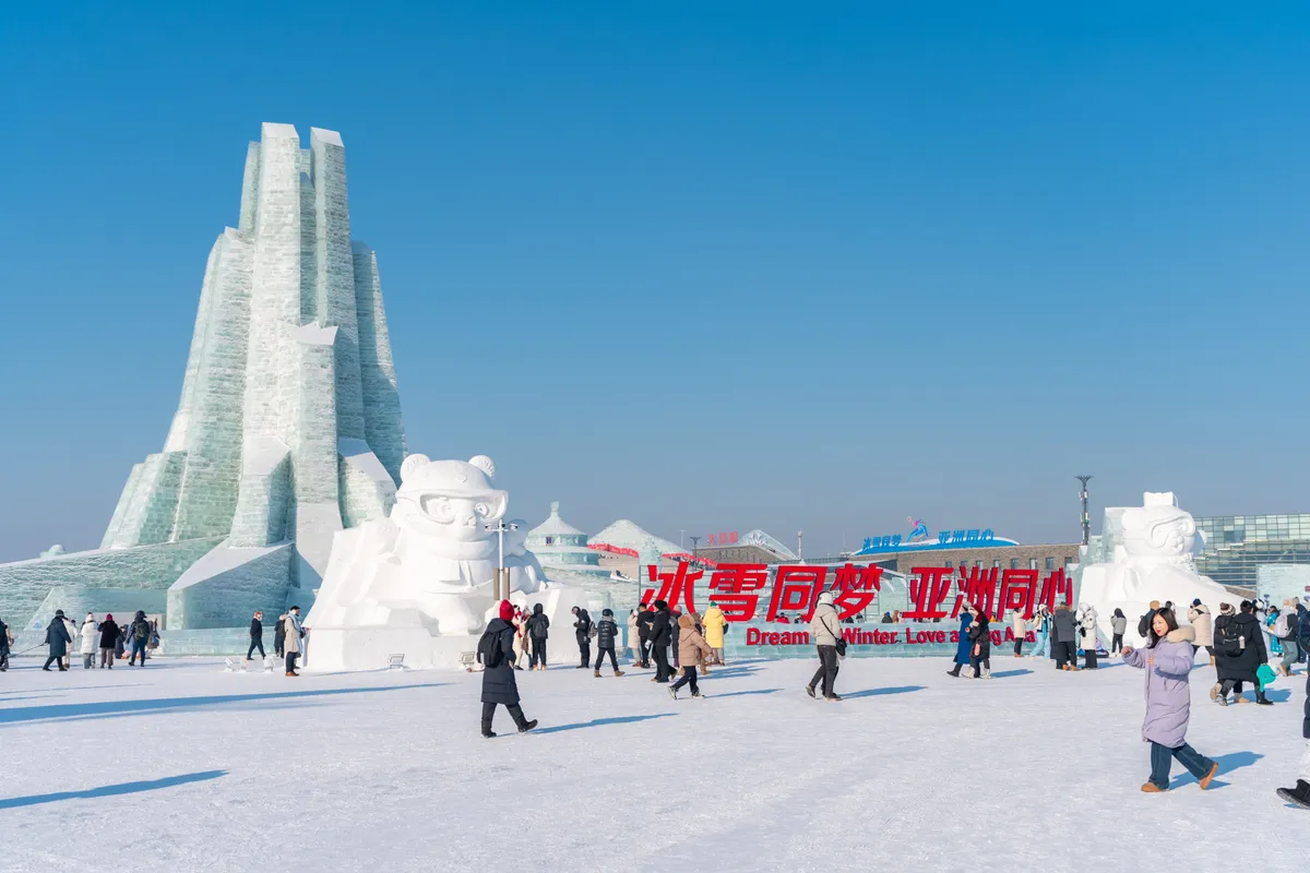Hószobrok a Yuki Matsuri téli fesztiválon Japánban